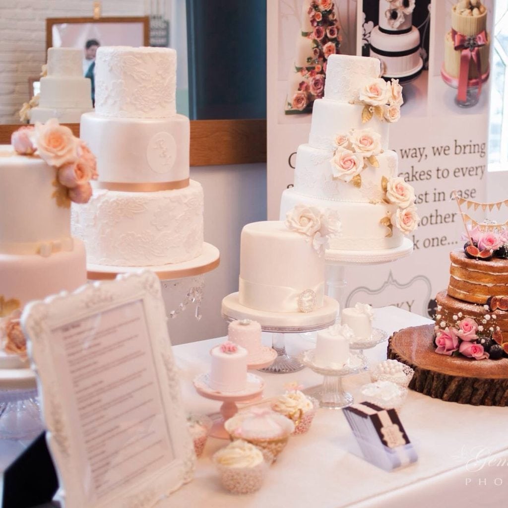 We’re now hiring out cake stands! - Sticky Fingers Cake Co