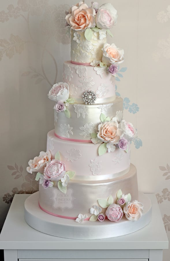 Meet our new wedding cake “Victoria”…