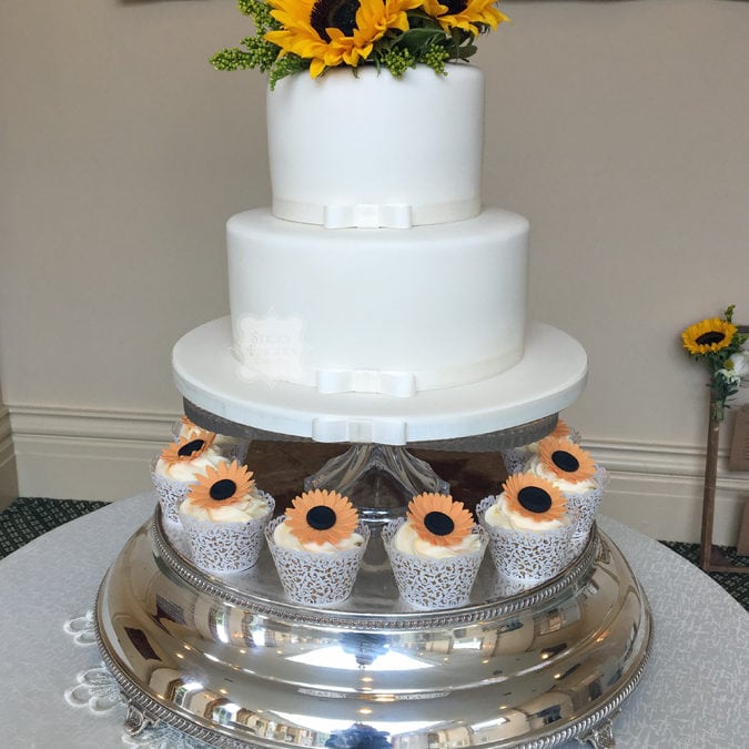 2 Tier Wedding Cake & Cupcakes, Rochford, Essex – The Lawn, 12th August 2017
